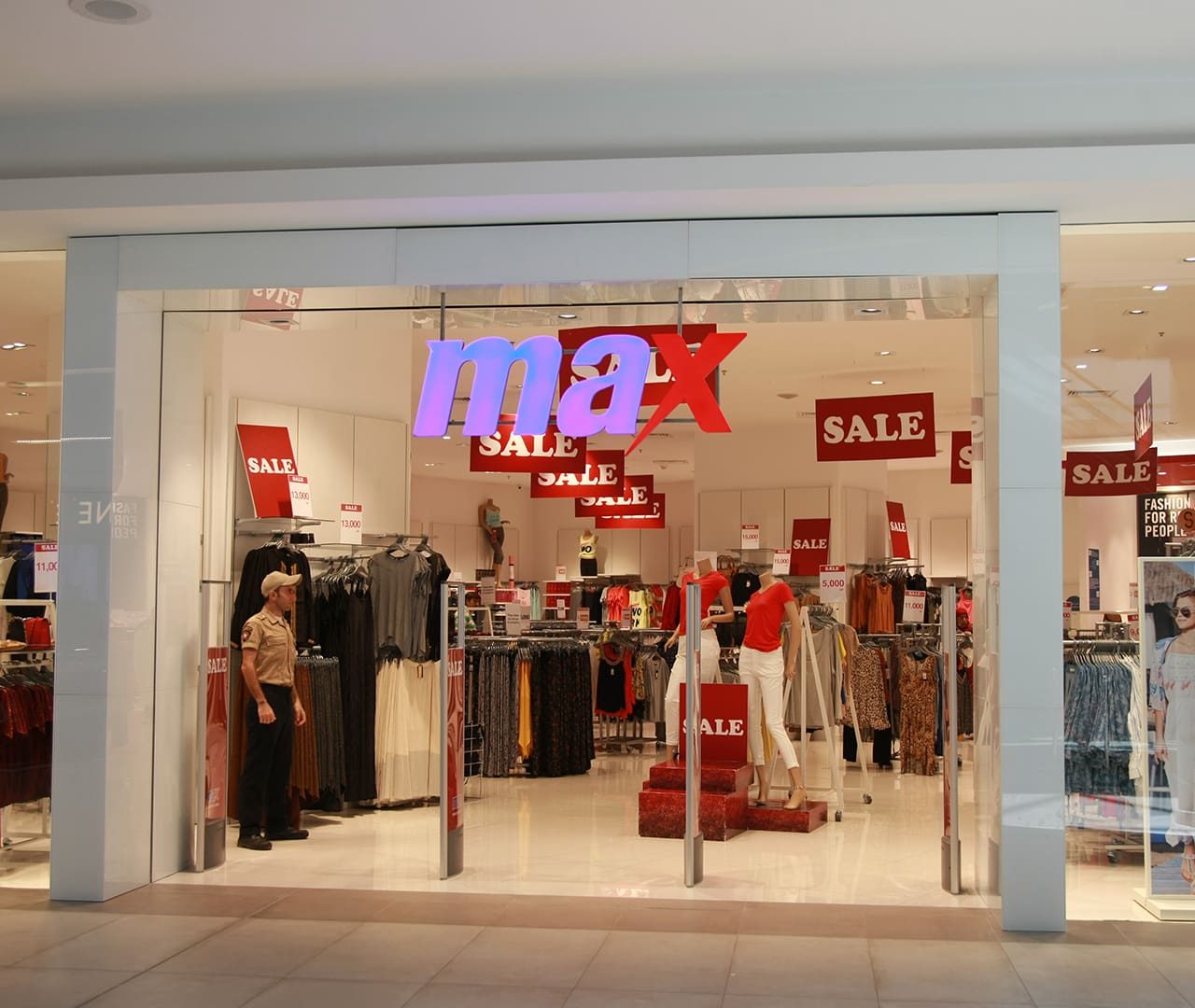 Max Fashion Showroom — Compass